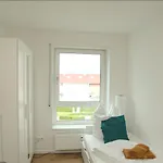 4 Schlafzimmer I Balkon I Fuer 5 Personen Nahe Uni & City Center شقة *