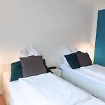 شقة 4 Schlafzimmer I Balkon I Fuer 5 Personen Nahe Uni & City Center *