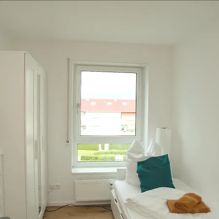 4 Schlafzimmer I Balkon I Fuer 5 Personen Nahe Uni & Center Appartamento *