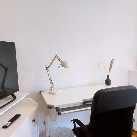 شقة 4 Schlafzimmer I Balkon I Fuer 5 Personen Nahe Uni & City Center