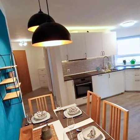 3 Schlafzimmer I Balkon I Tischkicker Fuer 5 Personen Nahe Uni & Center Apartment *