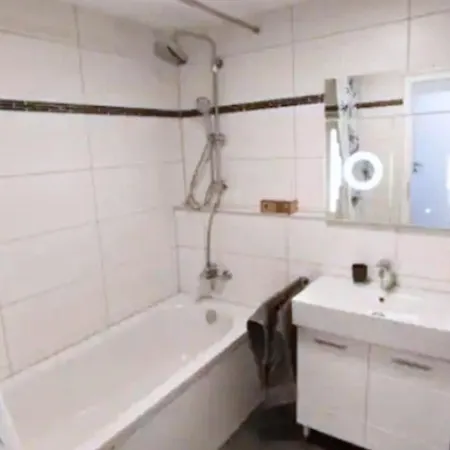 4 Schlafzimmer I Balkon I Fuer 5 Personen Nahe Uni & Center Ulma